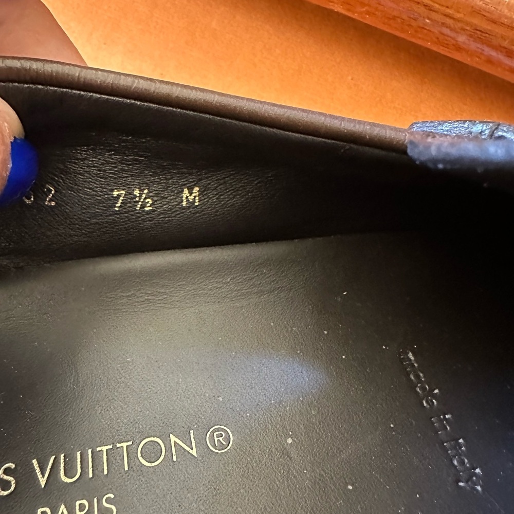 100% authentic Louis Vuitton Estate Loafer Men’s Size 7.5 - Picture 6 of 6